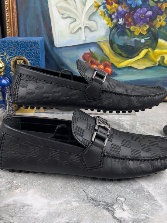 Athletic_Shoes